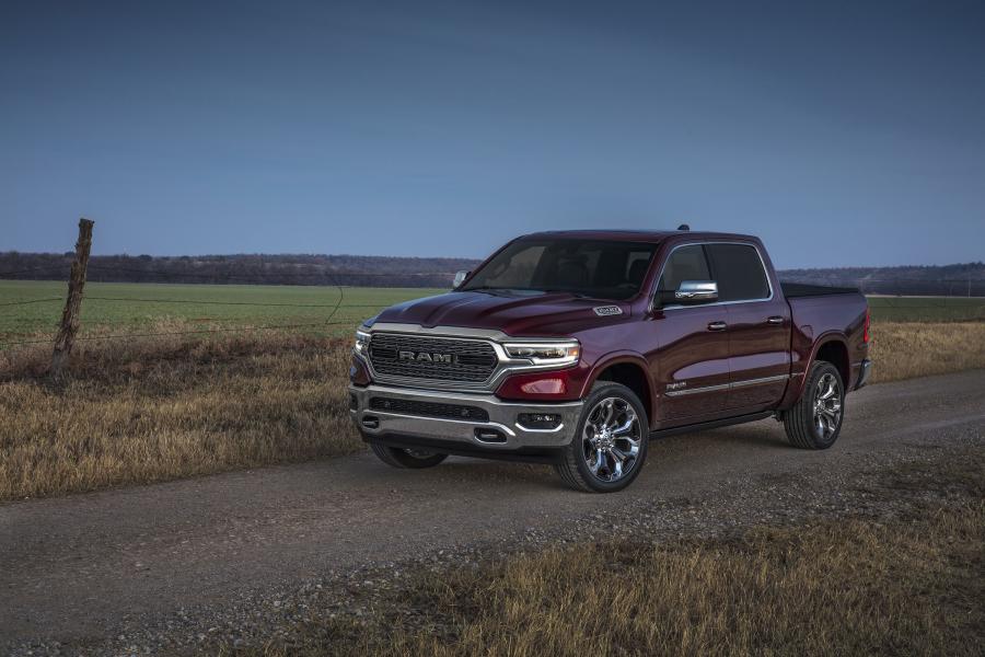  Ram 1500 Limited Crew Cab (DT) 2018 года  (фото 4 из 40)
